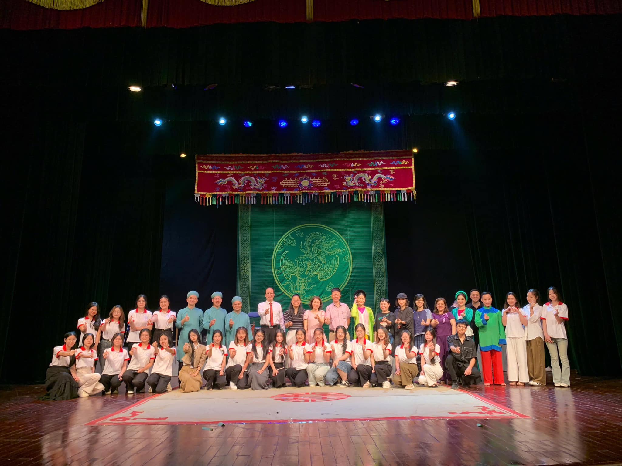 HOẠT ĐỘNG TRẢI NGHIỆM 