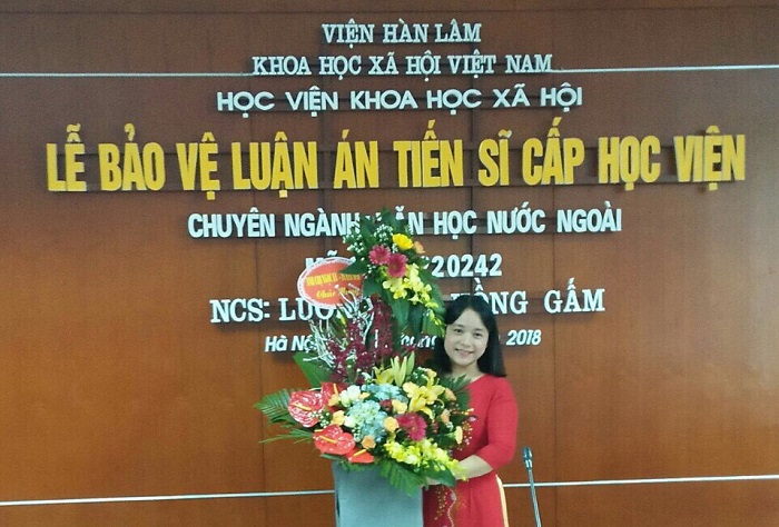 NCS LƯƠNG THỊ HỒNG GẤM BẢO VỆ THÀNH CÔNG LUẬN ÁN TIẾN SĨ VĂN HỌC