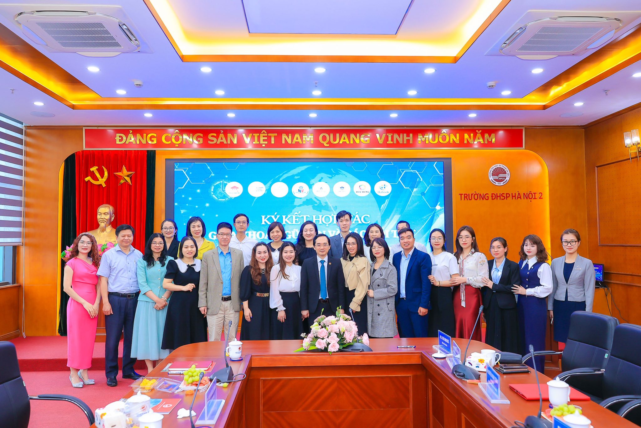 CHƯƠNG TRÌNH KÝ KẾT BIÊN BẢN GHI NHỚ HỢP TÁC  GIỮA KHOA NGỮ VĂN VÀ CÁC ĐỐI TÁC DOANH NGHIỆP